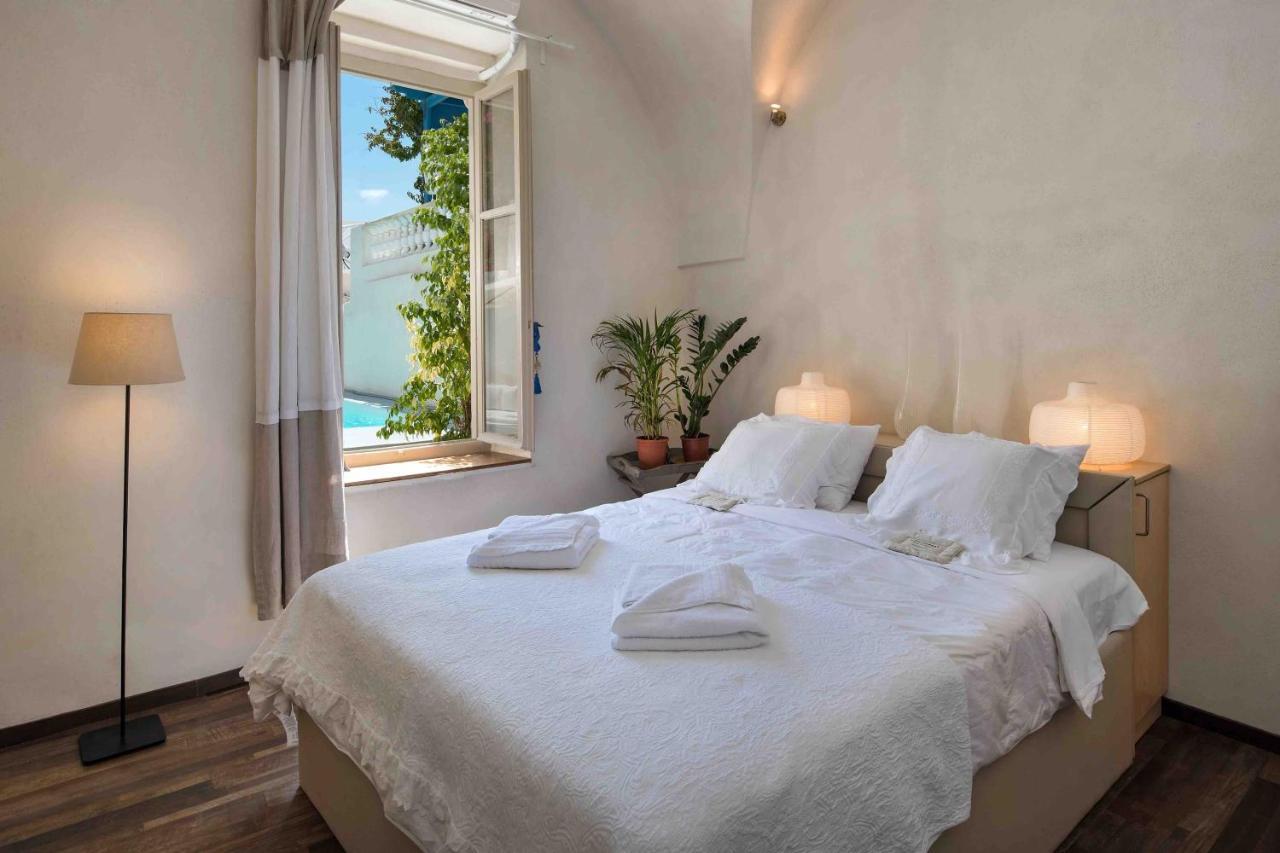 Sandandstone Villa Santorini Megalochori  Extérieur photo